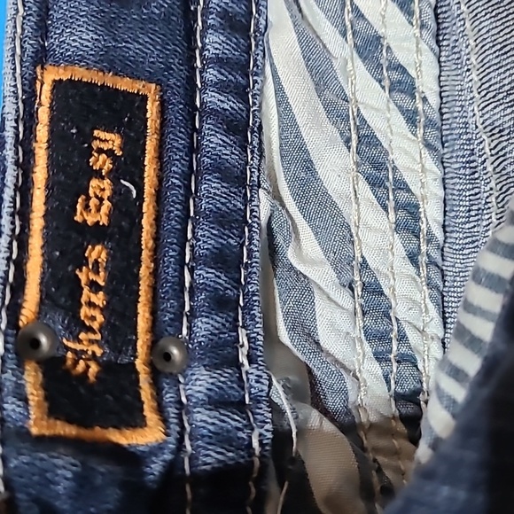 ROCK REVIVAL LUZ EASY FIT EMBROIDERED DENIM JEAN SHORTS - Picture 9 of 12